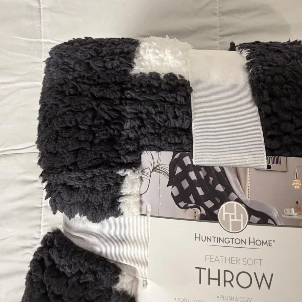 Huntington Home Throw 60x70 Black White‎ Checkered Plush Cozy NEW